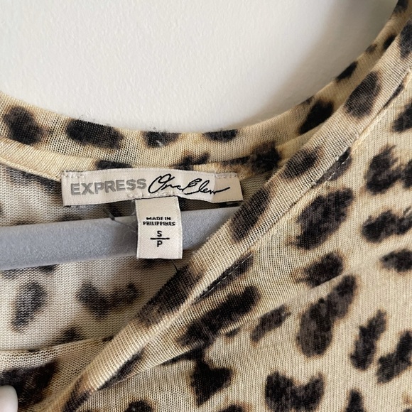 Express cheetah print tshirt - Picture 5 of 5